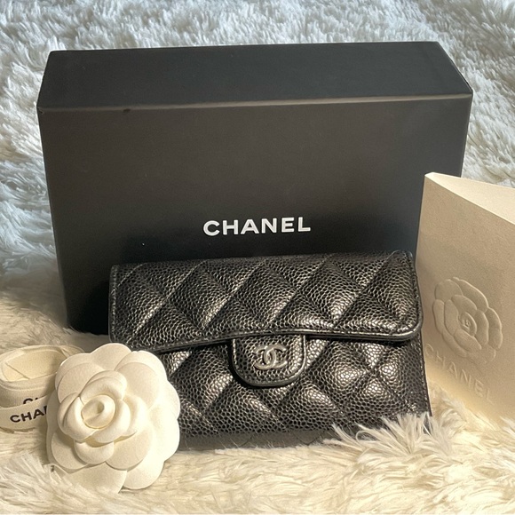 ***SOLD***Chanel Caviar Flap Wallet with silver hardware - Picture 1 of 10